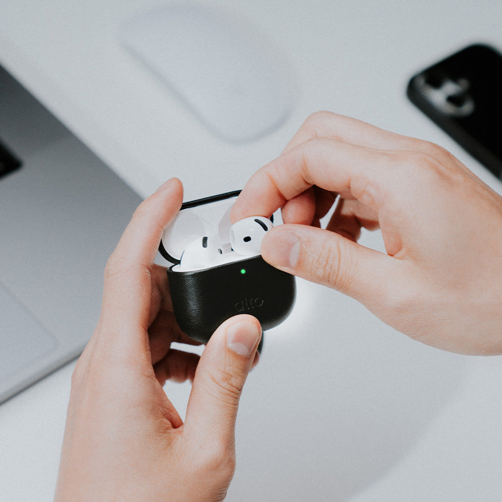 AirPods 4レザーケース - レイヴンブラック