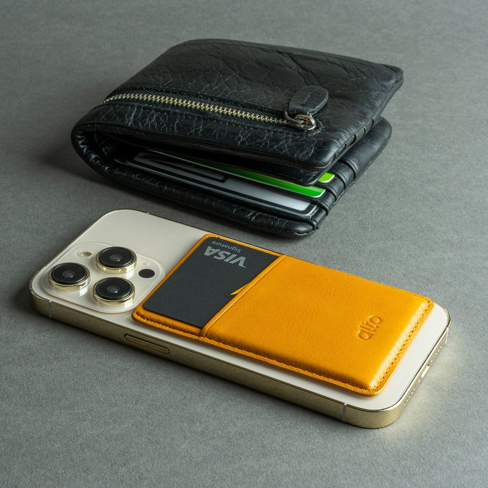 Magnetic Wallet - Caramel Brown