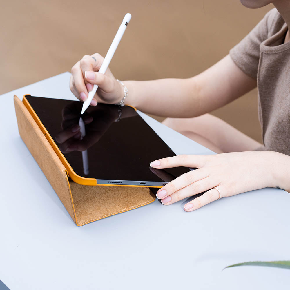 iPad Air 10.9″ / Air 11“ M2 / Pro 11″フォリオレザーケース - キャラメルブラウン