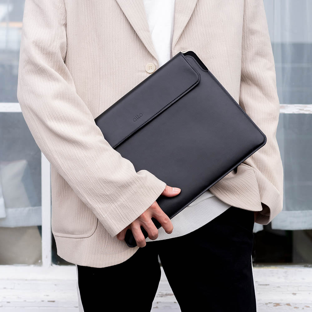 Leather Sleeve for MacBook 13″/14″ – Raven Black
