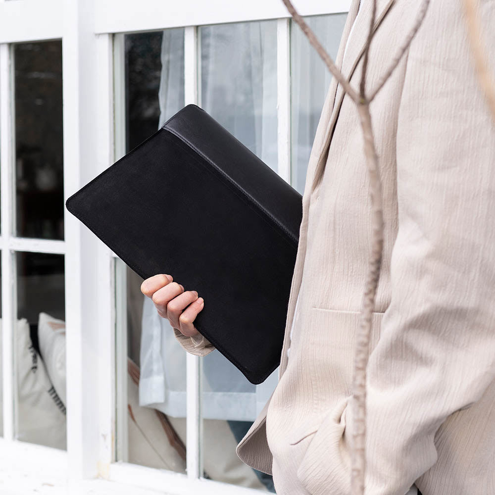 Leather Sleeve for MacBook 13″/14″ – Raven Black