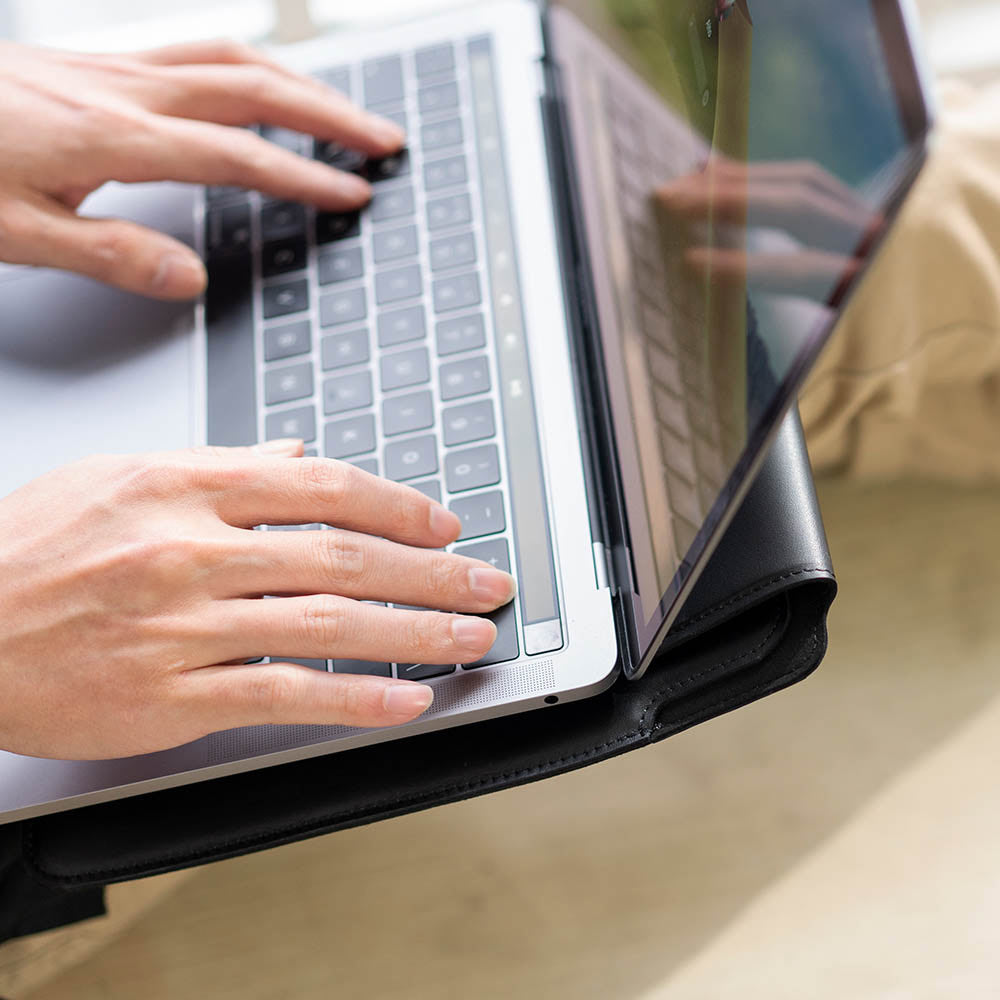 Leather Sleeve for MacBook 13″/14″ – Raven Black