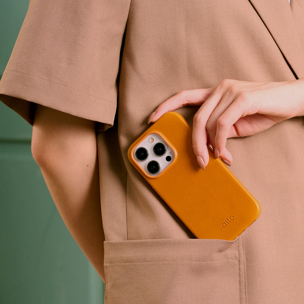 iPhone 15 Series Clop MagSafe Leather Case - Caramel Brown