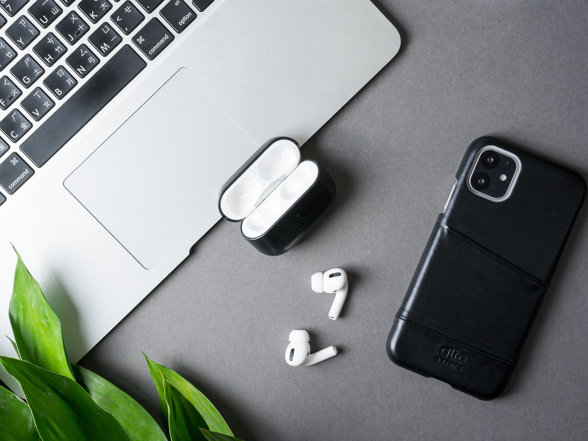 AirPods Pro Leather Case – Raven Black