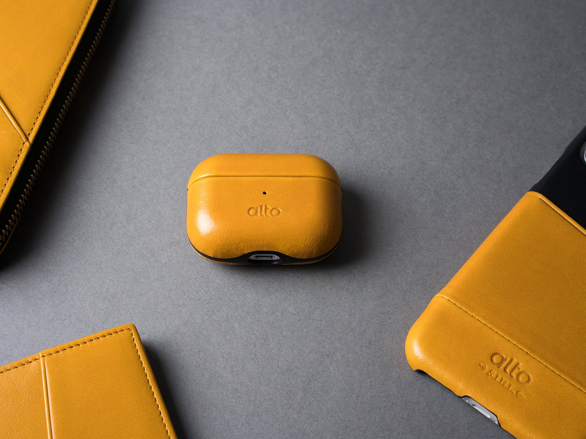 AirPods Pro Leather Case – Caramel Brown
