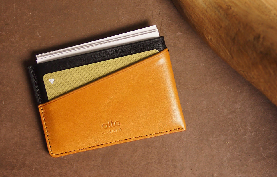 Leather Card Holder – Raven Black/Caramel Brown