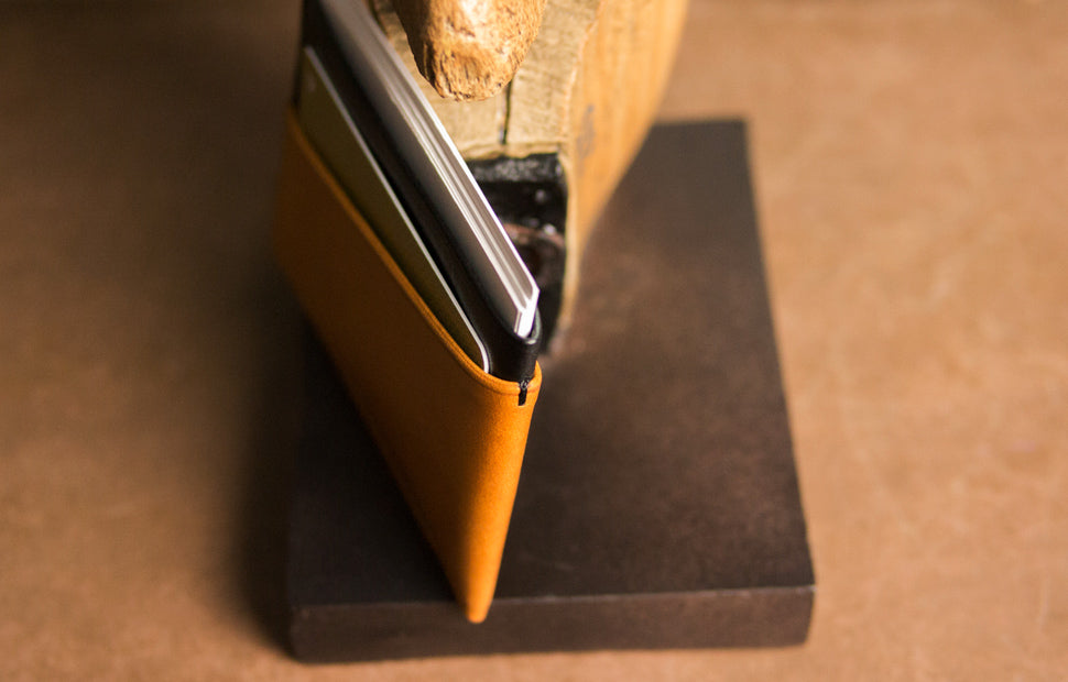 Leather Card Holder – Raven Black/Caramel Brown