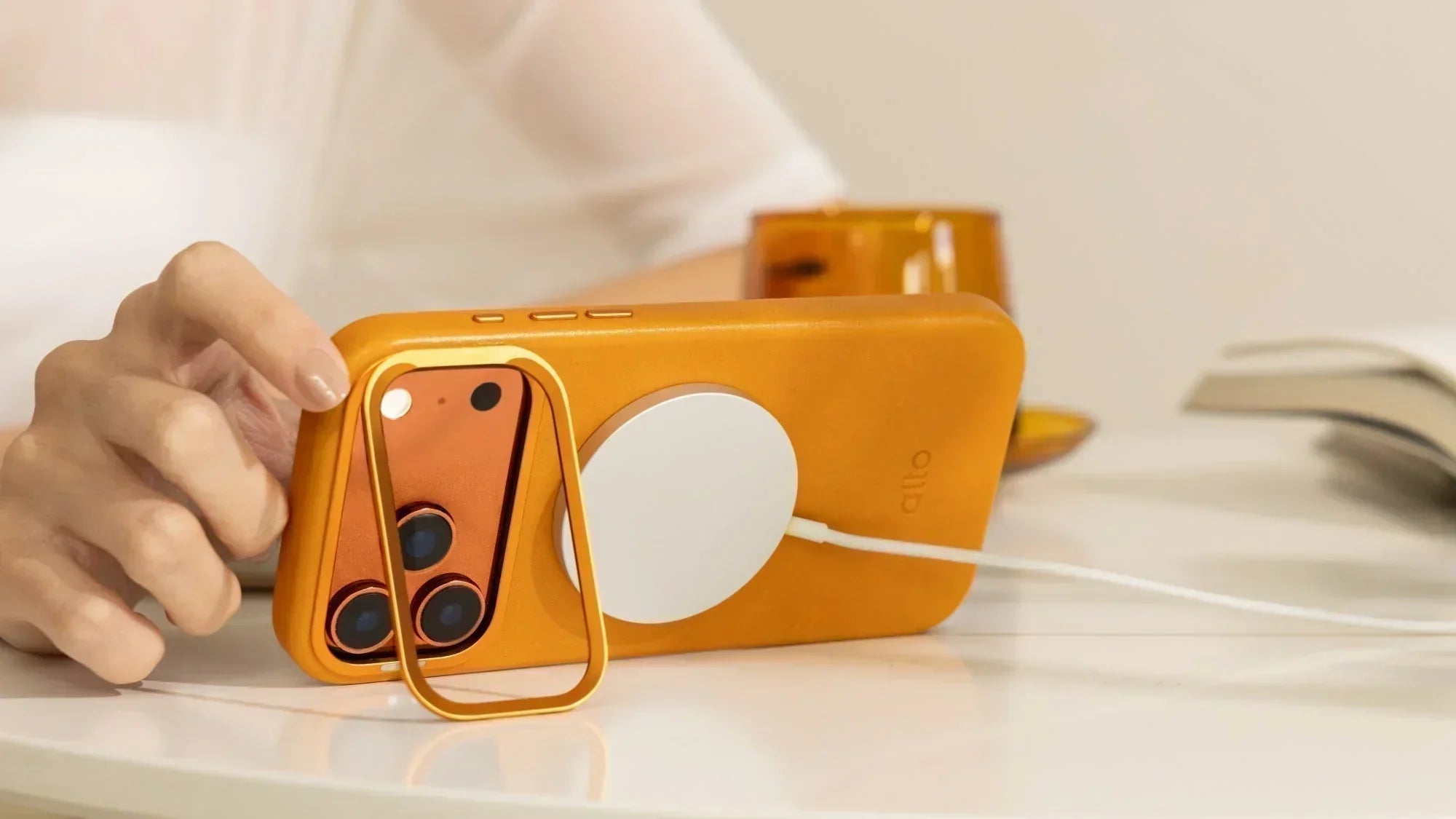 iPhone 17 レザーケース、進化したスタンドシリーズ登場