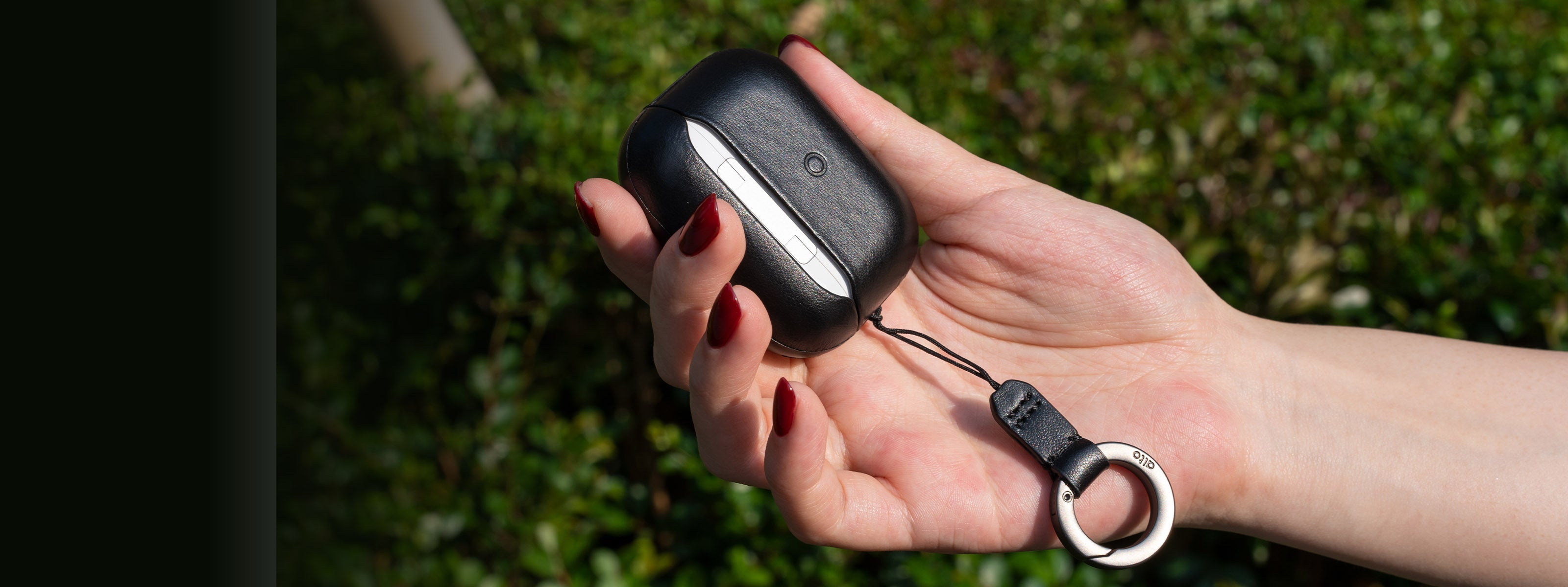 AirPods 4 Leather Case - Raven Black: Keychain Included