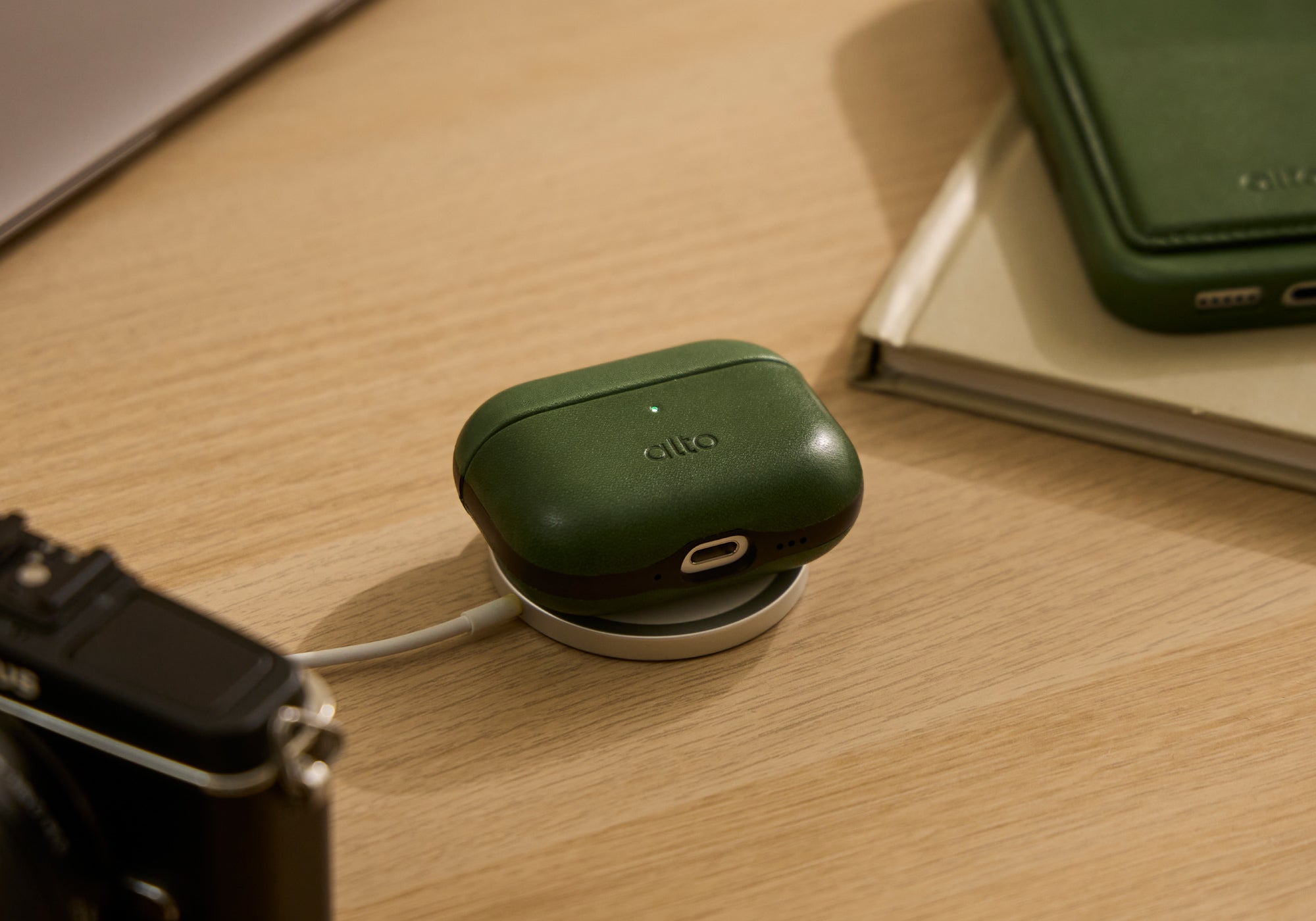 AirPods Pro 3 Leather Case - Forest Green: Keychain Included