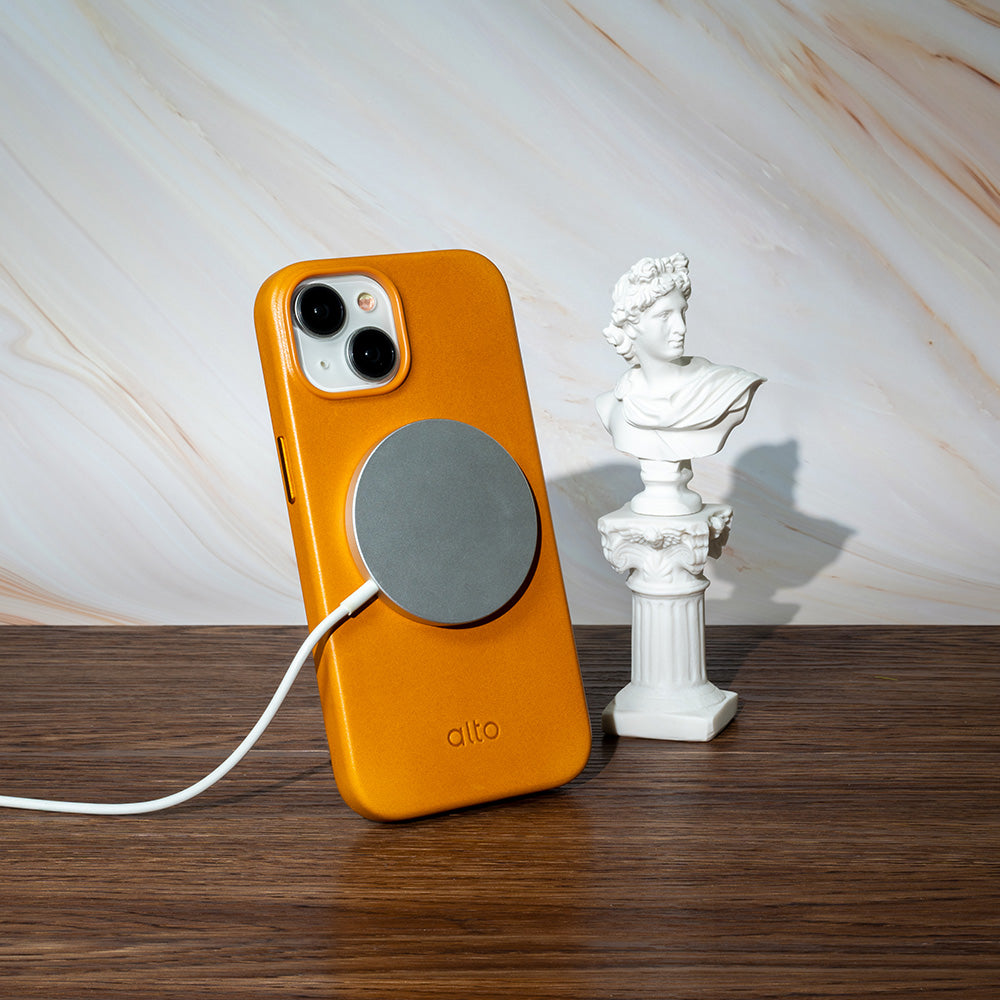 iPhone 15 シリーズ Clop MagSafe レザー ケース - キャラメル ブラウン